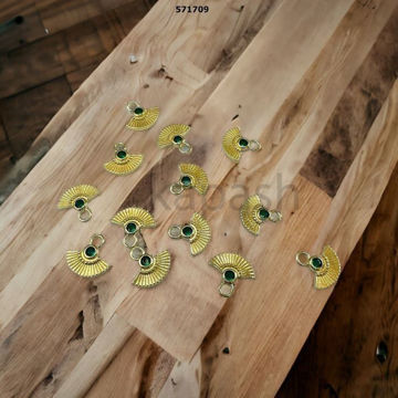 תמונה של תליון מניפה משובץ זרקון ירוק במרכז (יח')
